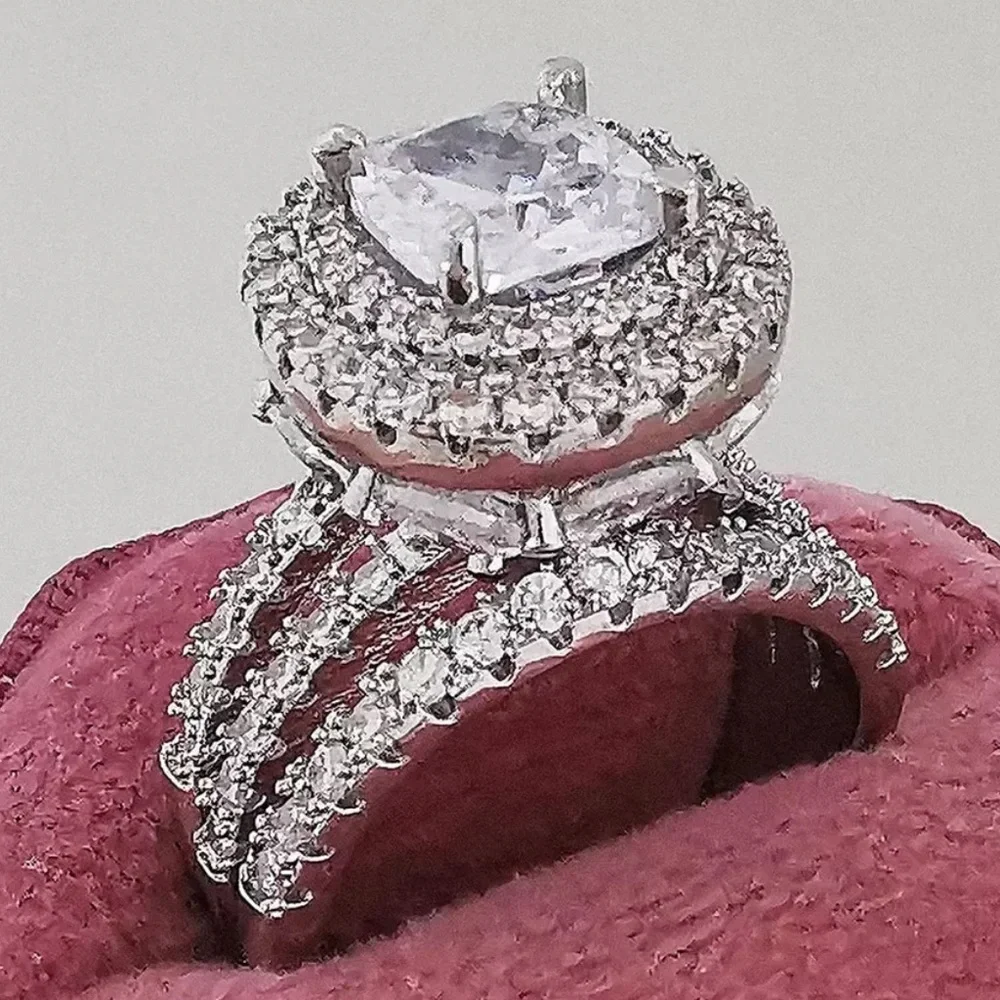 Sterling silver luxury engagement ring - Picture 5 of 6